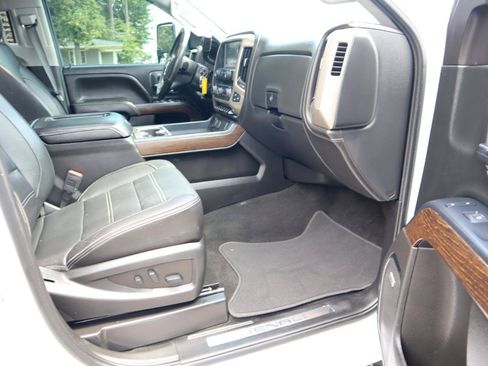 Used 2018 GMC Sierra 2500 Denali w/ Duramax Plus Package AWD/4WD image 17