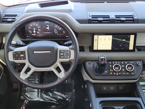 Used 2021 Land Rover Defender 110 SE image 25