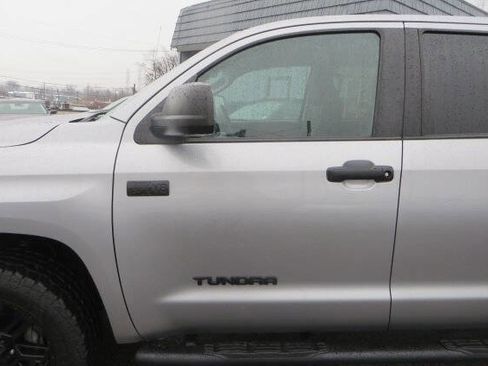 Used 2017 Toyota Tundra SR5 w/ SR5 Upgrade Package AWD/4WD image 33
