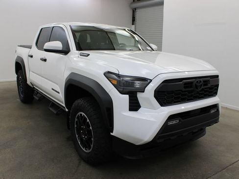 Used 2025 Toyota Tacoma TRD Off-Road AWD/4WD image 6