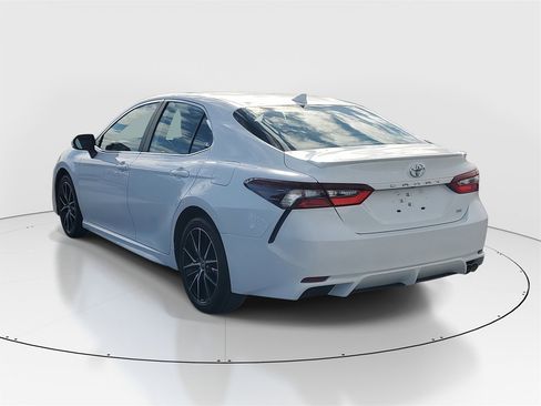 Used 2024 Toyota Camry SE image 5