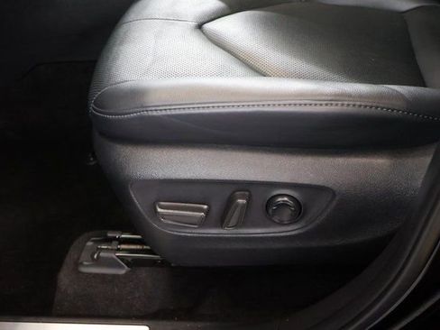 Used 2023 Toyota Highlander Limited image 14