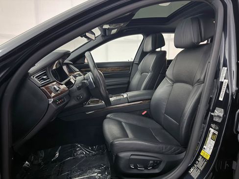 Used 2015 BMW 750Li xDrive AWD/4WD image 18