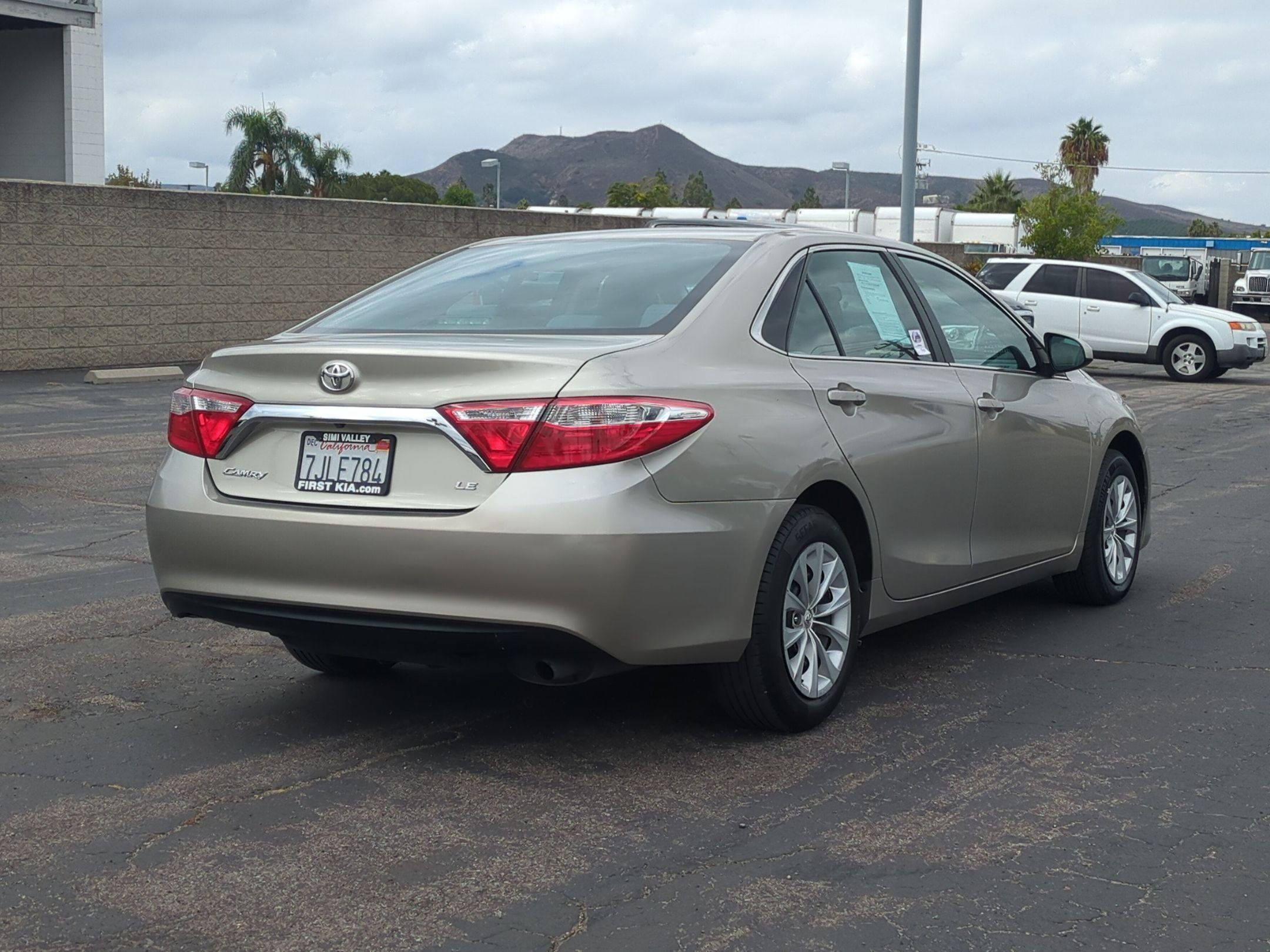 Used 2015 Toyota Camry LE FWD image 6