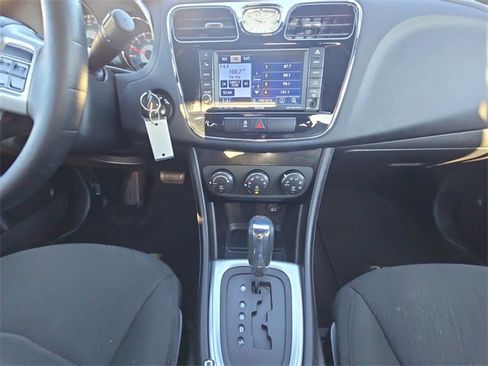 Used 2011 Chrysler 200 Touring image 15