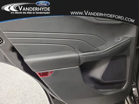 New 2026 Ford Escape SE FWD image 9