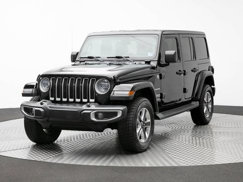 Used 2019 Jeep Wrangler Unlimited Sahara w/ Dual Top Group AWD/4WD image 2