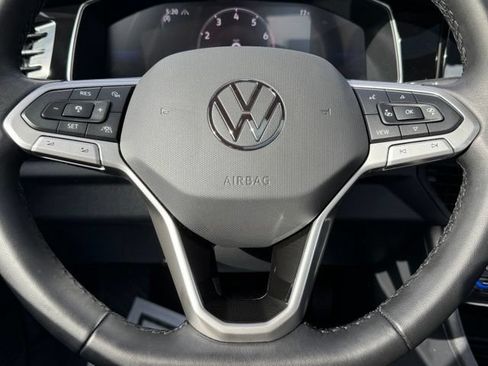 Certified 2025 Volkswagen Jetta SE FWD image 33