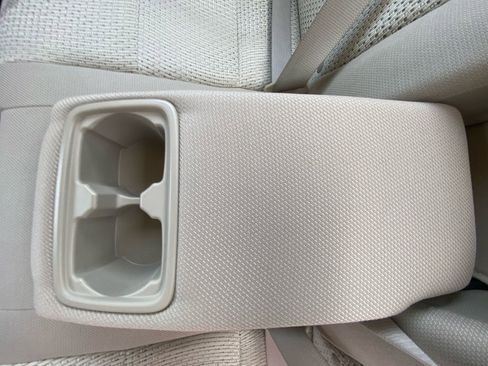 Used 2013 Toyota Camry LE image 28