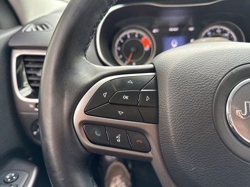 Used 2019 Jeep Cherokee Limited image 21