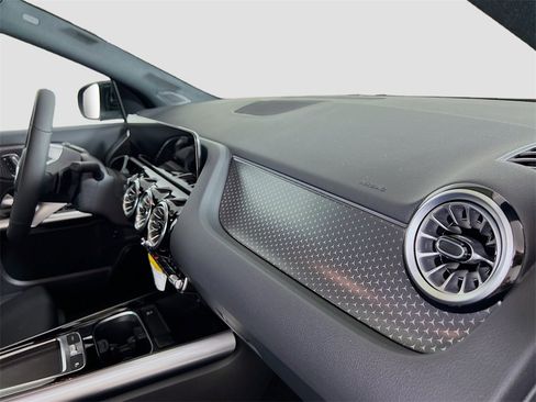 New 2025 Mercedes-Benz GLA 250 4MATIC image 31