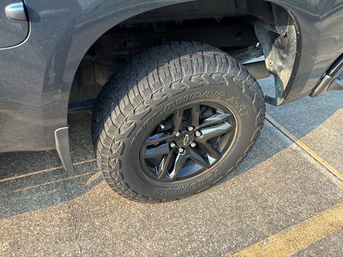 Used 2021 Chevrolet Silverado 1500 Custom Trail Boss w/ LPO, Dark Essentials Package AWD/4WD image 17