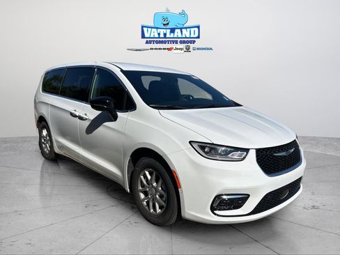 New 2026 Chrysler Pacifica Select image 7