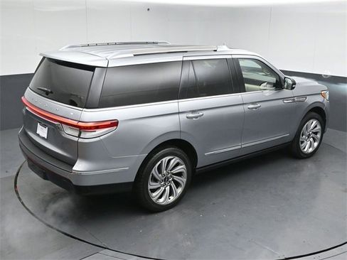 Used 2022 Lincoln Navigator Reserve image 47