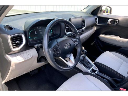 Used 2025 Hyundai Venue SEL FWD image 11