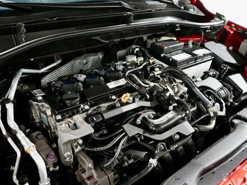 Used 2022 Toyota Corolla Cross XLE image 12