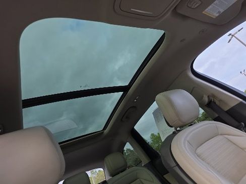 Used 2024 Lincoln Nautilus Reserve w/ Equipment Group 202A image 18