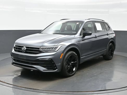 Used 2023 Volkswagen Tiguan SE R-Line AWD/4WD image 2