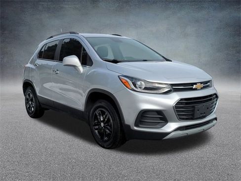 Certified 2019 Chevrolet Trax LT w/ LT Convenience Package image 3