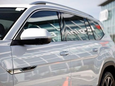 Used 2024 Volkswagen Atlas SEL Premium R-Line AWD/4WD image 10