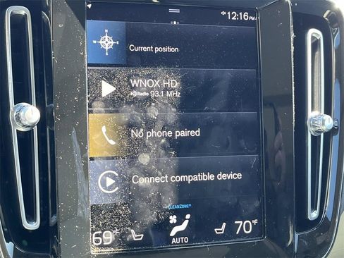 Used 2022 Volvo XC40 T5 Momentum w/ Premium Package image 24