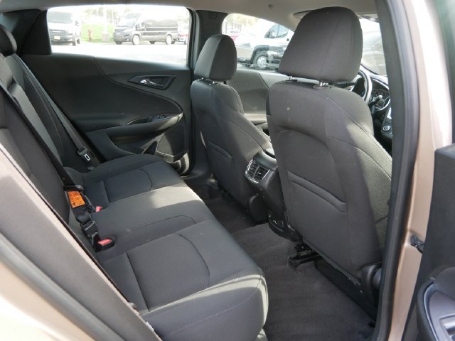 Used 2018 Chevrolet Malibu LT FWD image 16