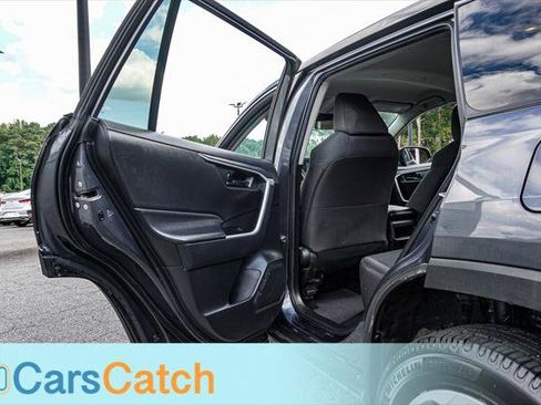 Used 2020 Toyota RAV4 LE FWD image 32
