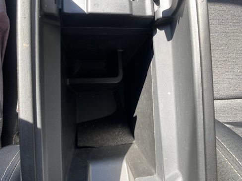 Used 2022 Nissan Rogue SV image 34