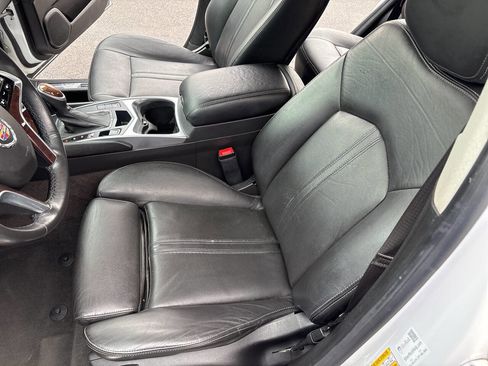 Used 2014 Cadillac SRX Luxury w/ Driver Awareness Package image 16