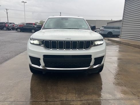 Used 2023 Jeep Grand Cherokee L Laredo image 2
