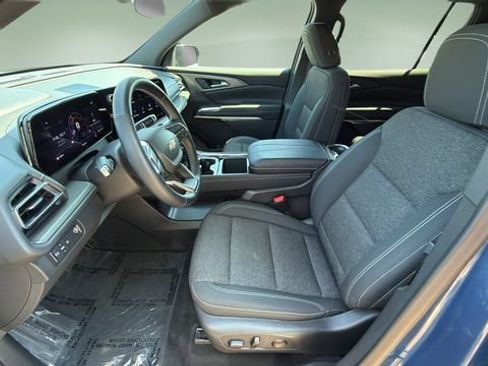 Used 2025 Chevrolet Traverse LT FWD image 19