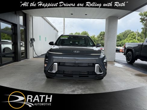 Used 2025 Hyundai Kona SEL FWD image 3