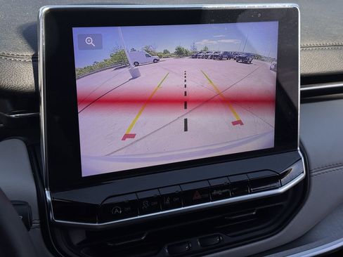 Used 2025 Jeep Compass Limited image 19