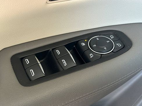 Used 2018 Cadillac XT5 Luxury w/ Driver Awareness Package FWD image 12