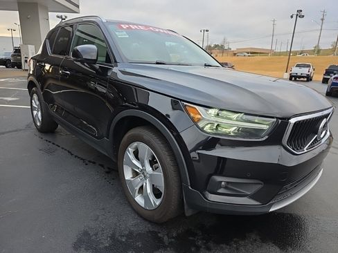 Used 2022 Volvo XC40 T5 Momentum image 8
