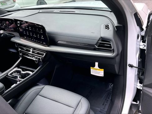 Used 2026 Chevrolet Traverse LT w/ Driver Confidence Package FWD image 18