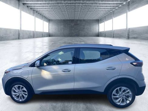Used 2023 Chevrolet Bolt EUV LT w/ Driver Confidence Package FWD image 5