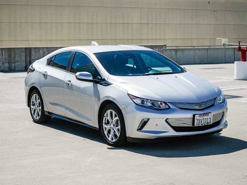 Used 2017 Chevrolet Volt Premier w/ Driver Confidence II Package image 5