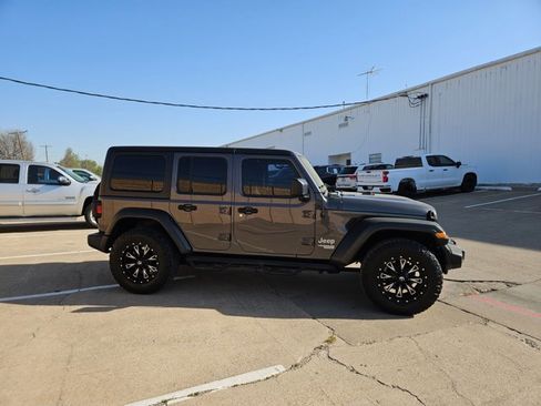 Used 2018 Jeep Wrangler Unlimited Sport S image 4