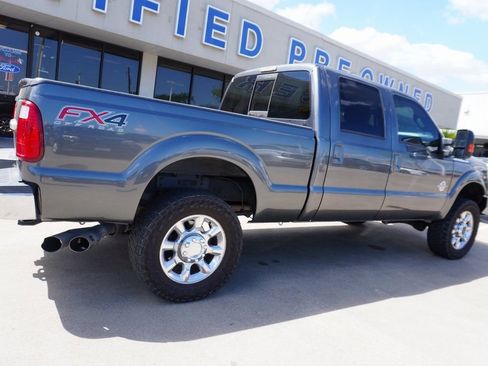 Used 2015 Ford F250 Lariat w/ Lariat Interior Package image 5