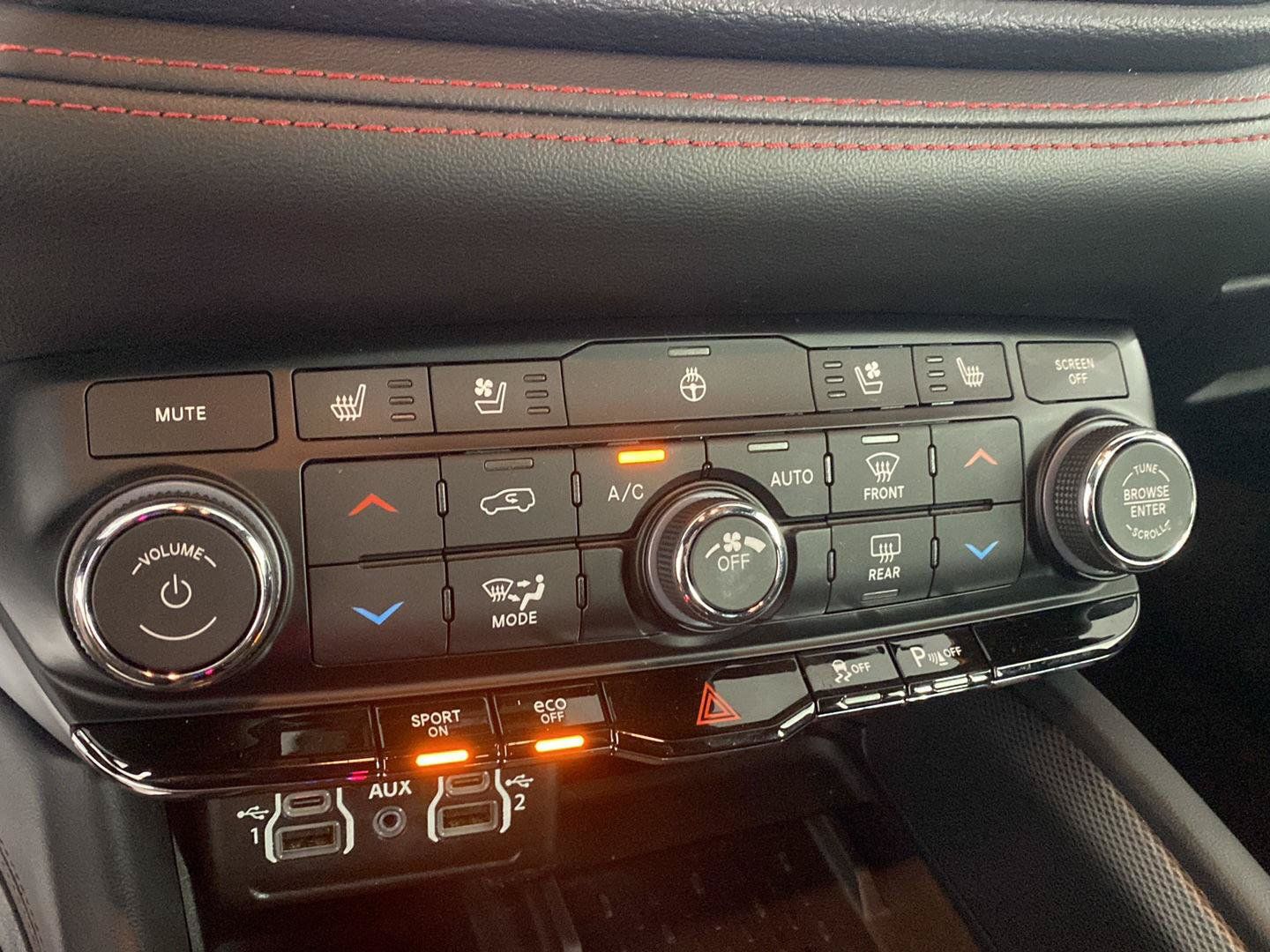 Used 2025 Dodge Durango R/T AWD/4WD image 11