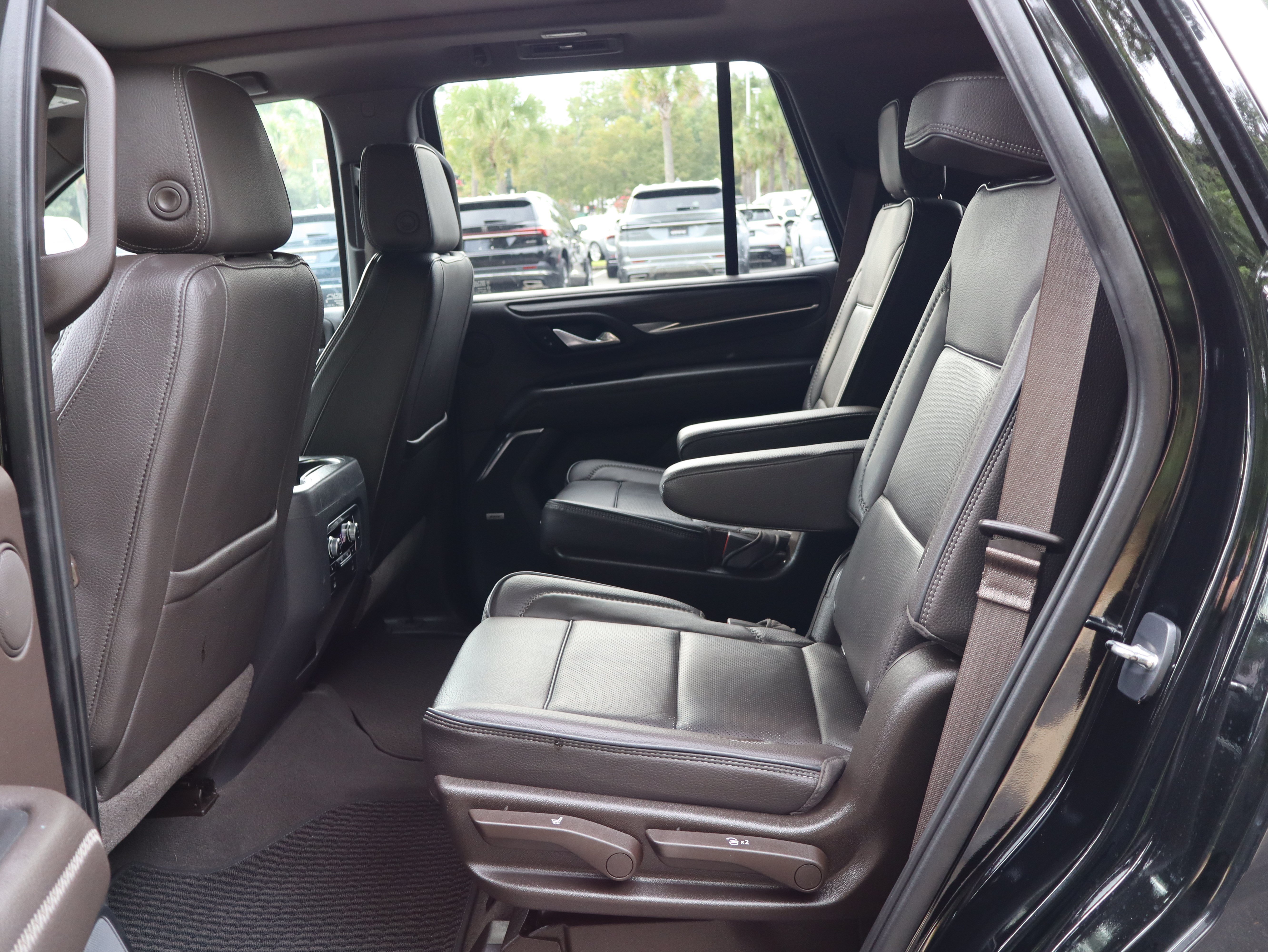 Used 2021 GMC Yukon Denali w/ Denali Premium Package RWD image 49