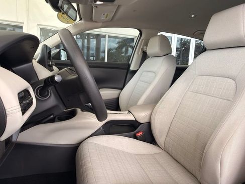 Used 2025 Honda HR-V LX image 4