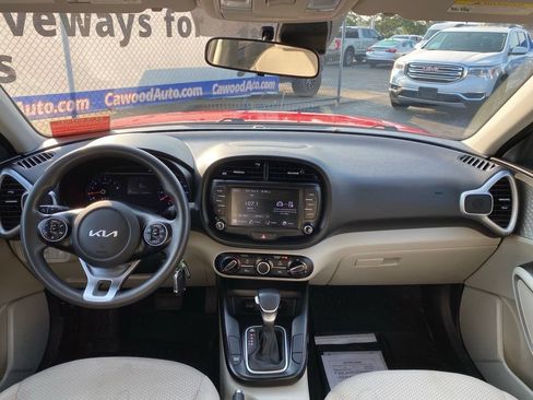 Used 2022 Kia Soul LX w/ Technology Package FWD image 16