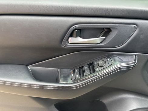 Used 2025 Nissan Rogue SV FWD image 20