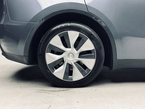 Used 2023 Tesla Model Y Long Range AWD/4WD image 38