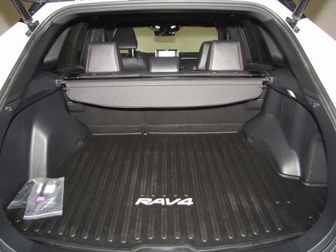 Used 2022 Toyota RAV4 XSE image 18
