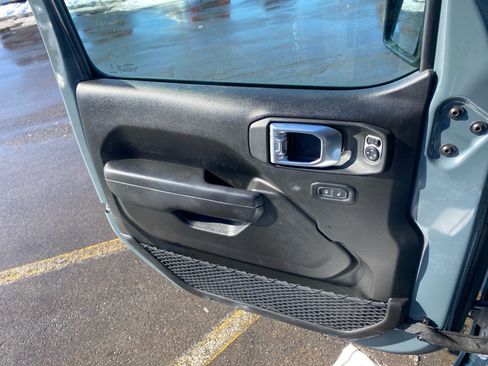 Used 2025 Jeep Wrangler Willys image 19