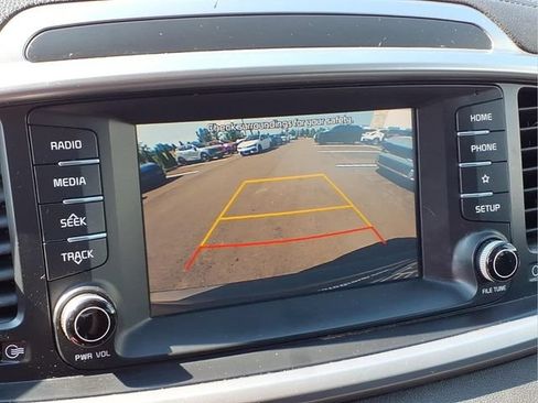 Used 2020 Kia Sorento FWD V6 image 9