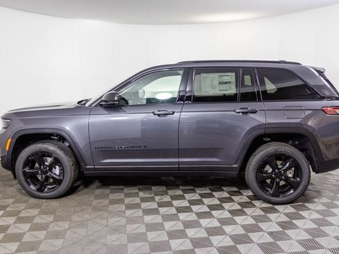 New 2025 Jeep Grand Cherokee Altitude image 12